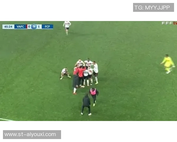 马纳法中路突射冷箭，世界波直挂死角——足球场上的奇迹瞬间